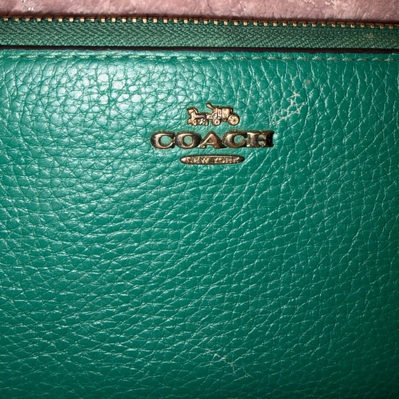 Coach Green Leather Wallet with Multicolor Pride Strap St Paddy’s Day - Picture 3 of 7
